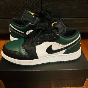 Jordan Low Sneakers - Size 5.5Y